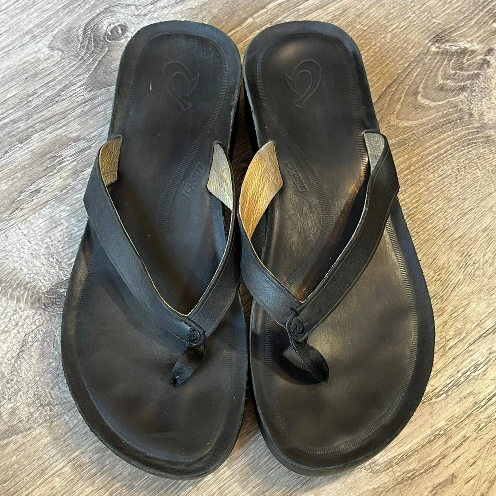 OluKai Malae Black Leather Platform Sandals Womens 9 Thong Flip Flops 20465-4040